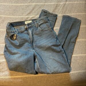 Women’s A&F The Ankle Straight Ultra High Rise Size 27/4